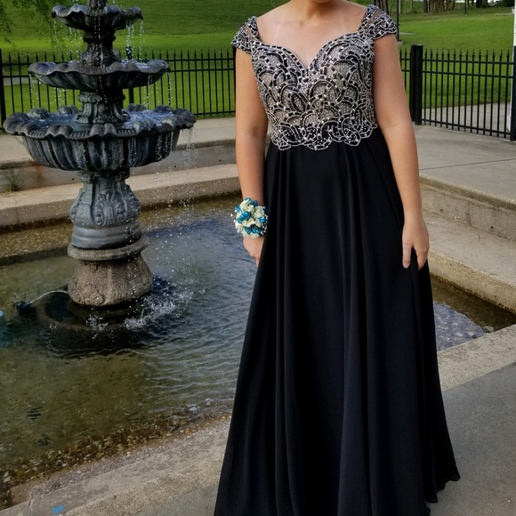 black prom dress - Picture 1 of 6
